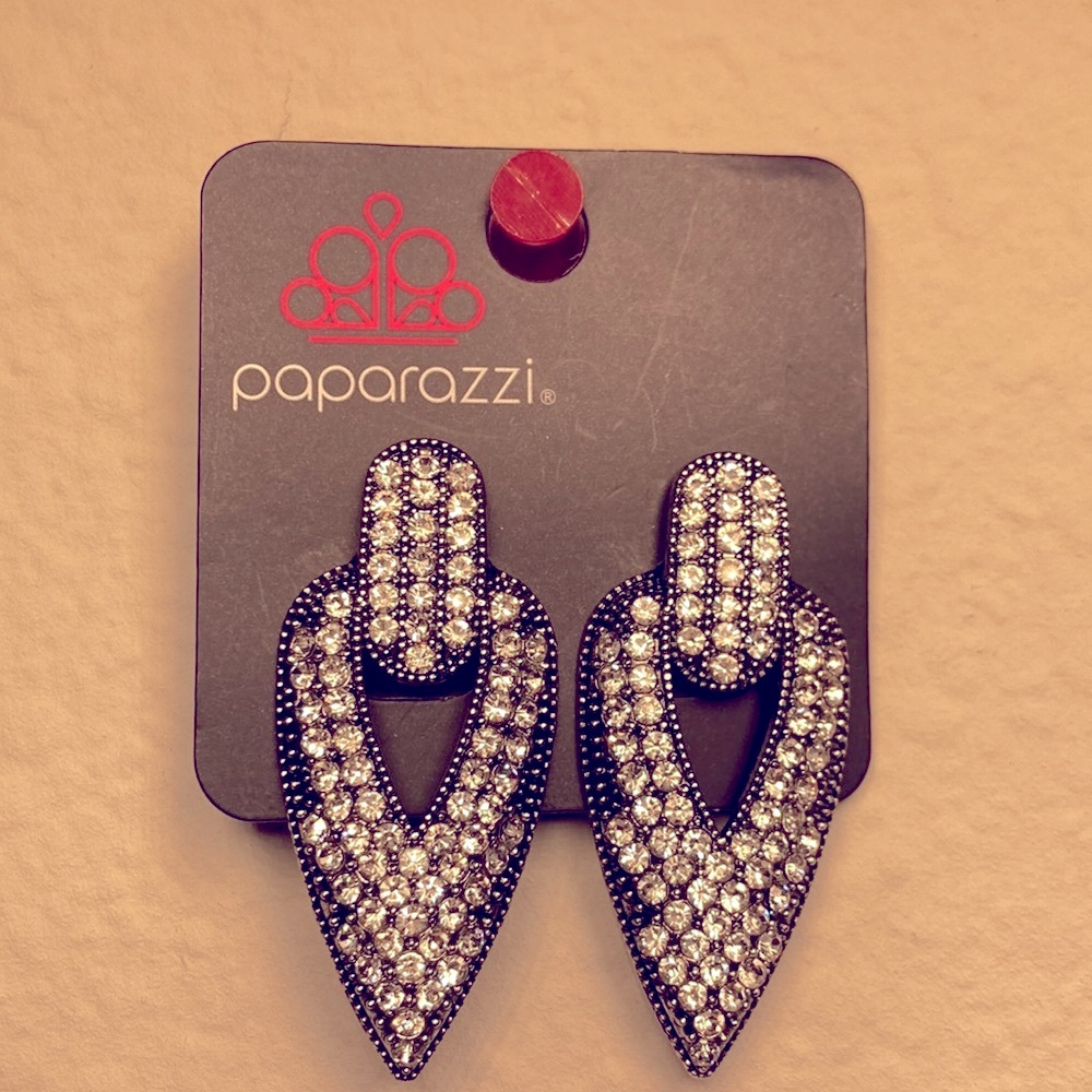 Paparazzi Clip On White Rhinestone Teardrop  Earrings 0002